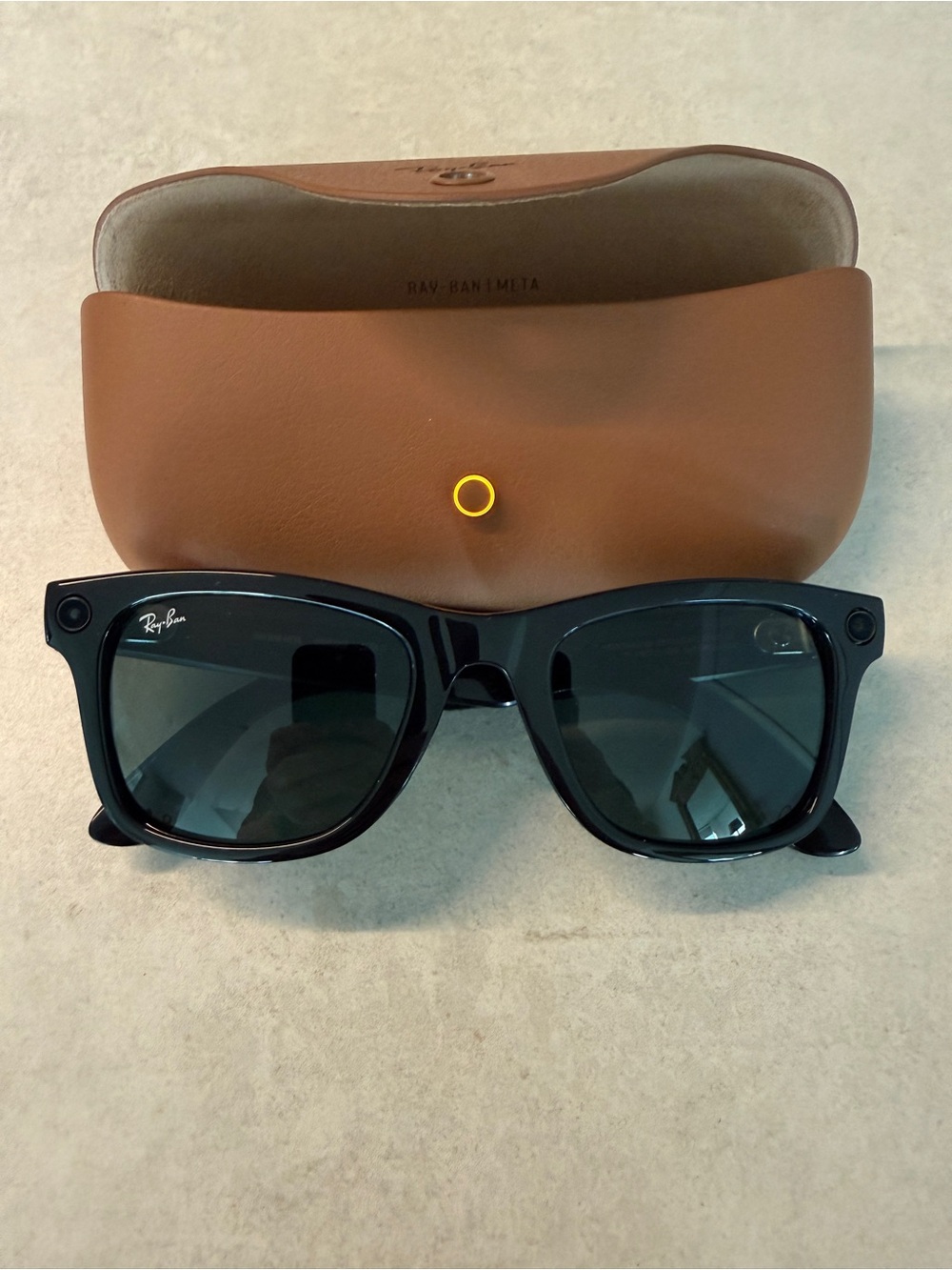 Ray-Ban Meta Wayfarer (Gen 2) Smart Glasses - Shiny Black -  Charging Case
